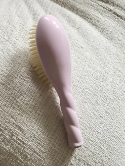 La Bonne Brosse Our Hair Brushes|Our Baby Hair Brushes*N.06 The Baby Hair Brush MY FIRST BRUSH Pink