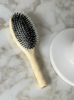 La Bonne Brosse Our Hair Brushes|Our Cair Ritual*N.03 The Gentle Scalp Care Hair Brush THE ESSENTIAL SOFTNESS Ivory Cair