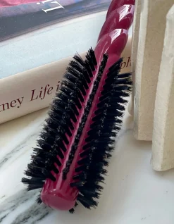 La Bonne Brosse Our Round Styling Hair Brushes*N.05 The Round Hair Brush VOLUME & STYLE Cherry Red