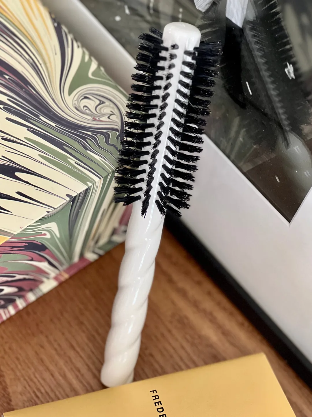 La Bonne Brosse Our Round Styling Hair Brushes*N.05 The Round Hair Brush VOLUME & STYLE Creamy White