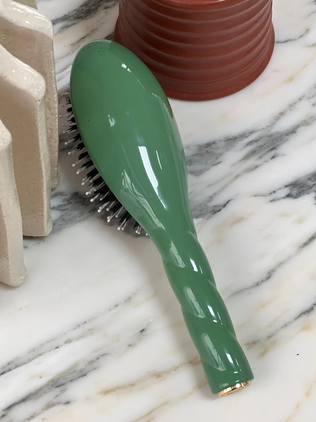 La Bonne Brosse Our Hair Brushes|Our Small Brushes*N.03 The Small Gentle Scalp Care Hair Brush THE ESSENTIAL SOFTNESS Almond Green