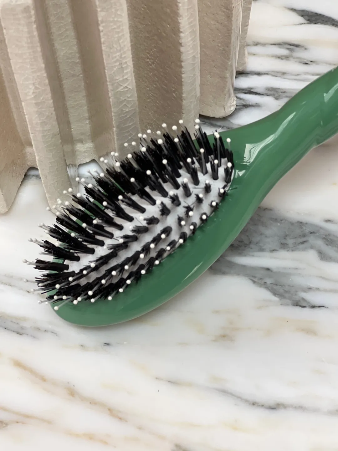 La Bonne Brosse Our Hair Brushes|Our Small Brushes*N.03 The Small Gentle Scalp Care Hair Brush THE ESSENTIAL SOFTNESS Almond Green