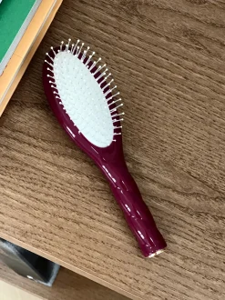 La Bonne Brosse Our Hair Brushes|Our Small Brushes*N.04 The Small Massaging Detangling Hair Brush THE MIRACLE Cherry Red