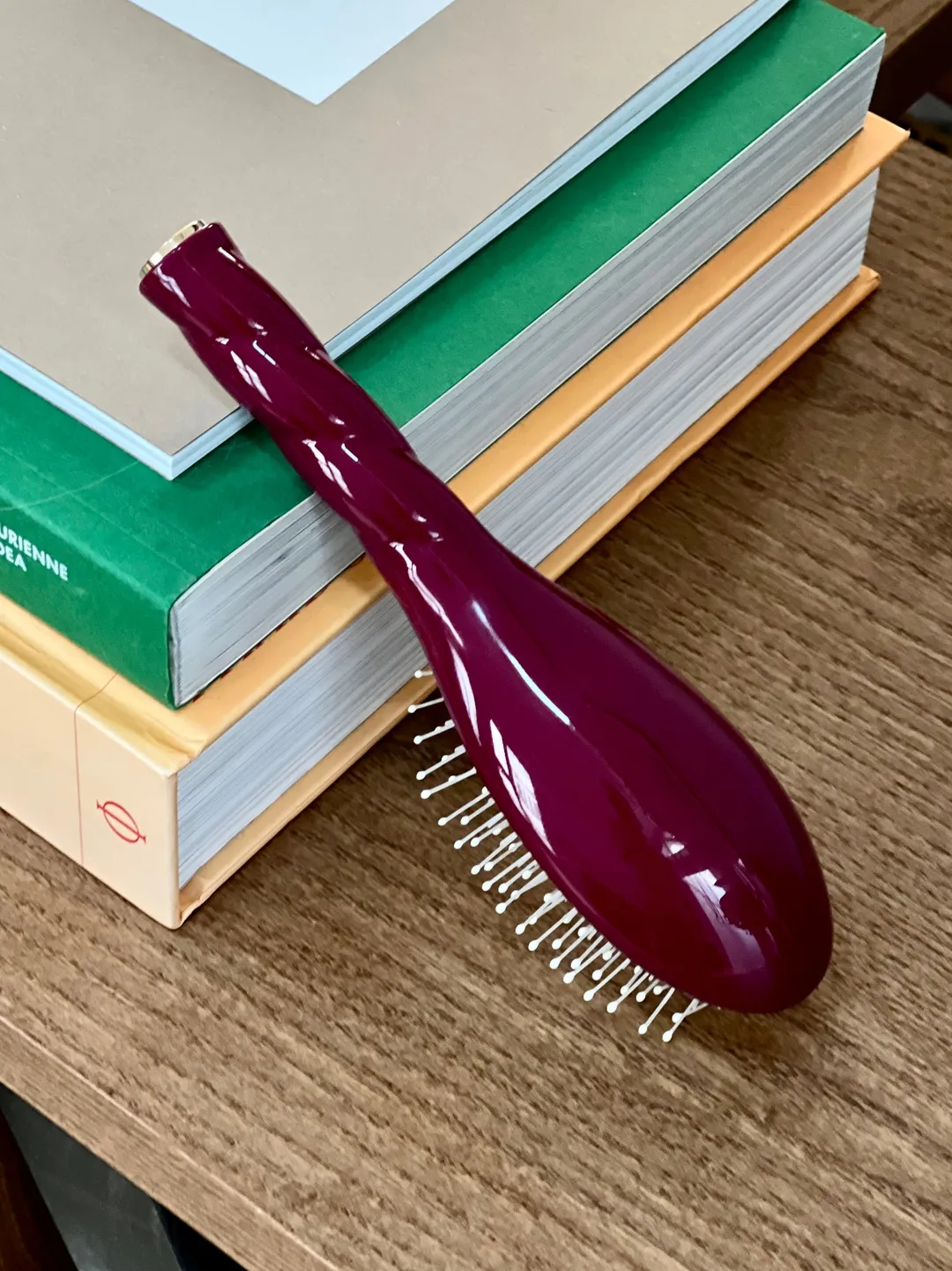 La Bonne Brosse Our Hair Brushes|Our Small Brushes*N.04 The Small Massaging Detangling Hair Brush THE MIRACLE Cherry Red