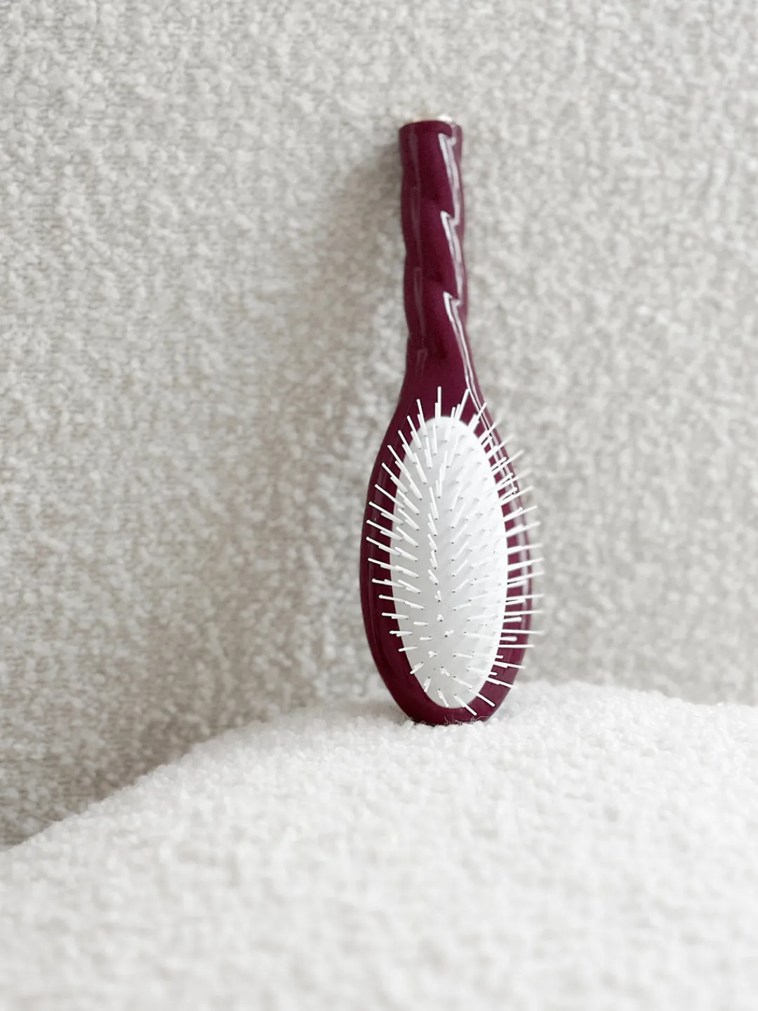 La Bonne Brosse Our Hair Brushes|Our Small Brushes*N.07 The Small Stimulating & Detangling Hair Brush THE INTENSE Cherry Red