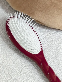 La Bonne Brosse Our Hair Brushes*N.07 The Stimulating & Detangling Hair Brush THE INTENSE Cherry Red