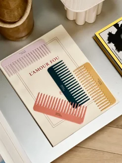 La Bonne Brosse Our Detangling Combs*The Large Detangling Comb in Acetate Pink